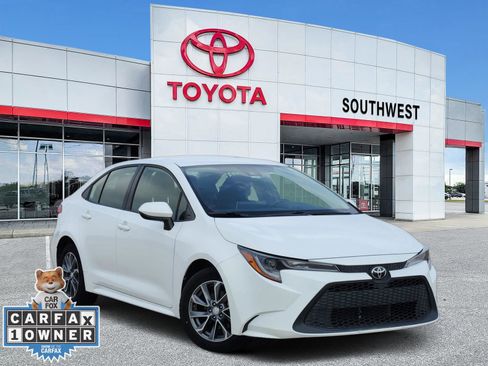 Used 2020 Toyota Corolla LE image 1