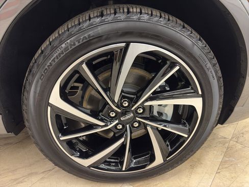 Used 2025 Lincoln Corsair Grand Touring w/ Equipment Group 301A image 9