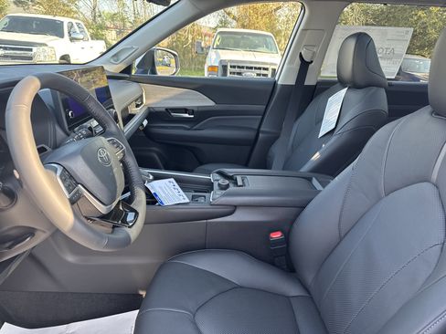 New 2026 Toyota Grand Highlander Platinum image 13