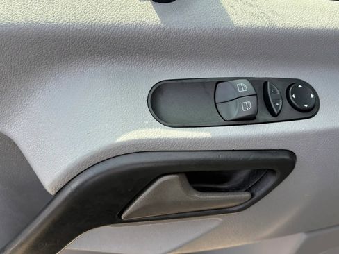 Used 2018 Mercedes-Benz Sprinter 2500 image 16