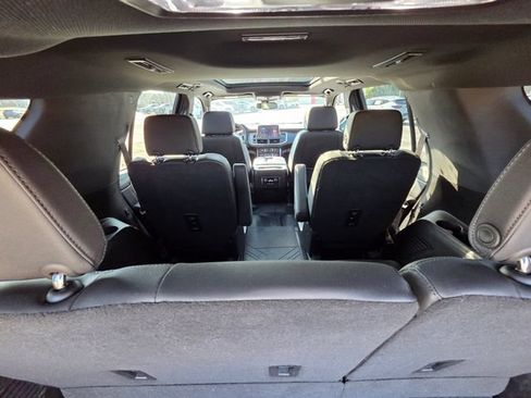 Used 2023 Chevrolet Tahoe Z71 w/ Luxury Package AWD/4WD image 12