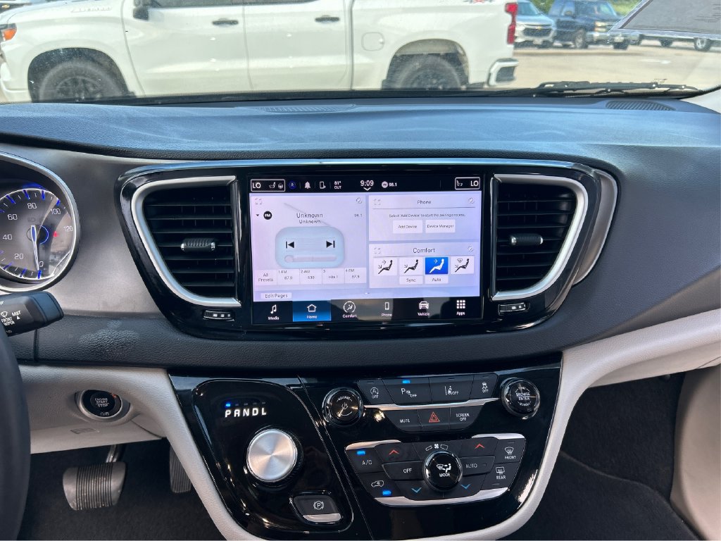 Used 2024 Chrysler Pacifica Touring-L FWD image 14