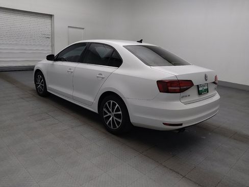 Used 2017 Volkswagen Jetta SE FWD image 3