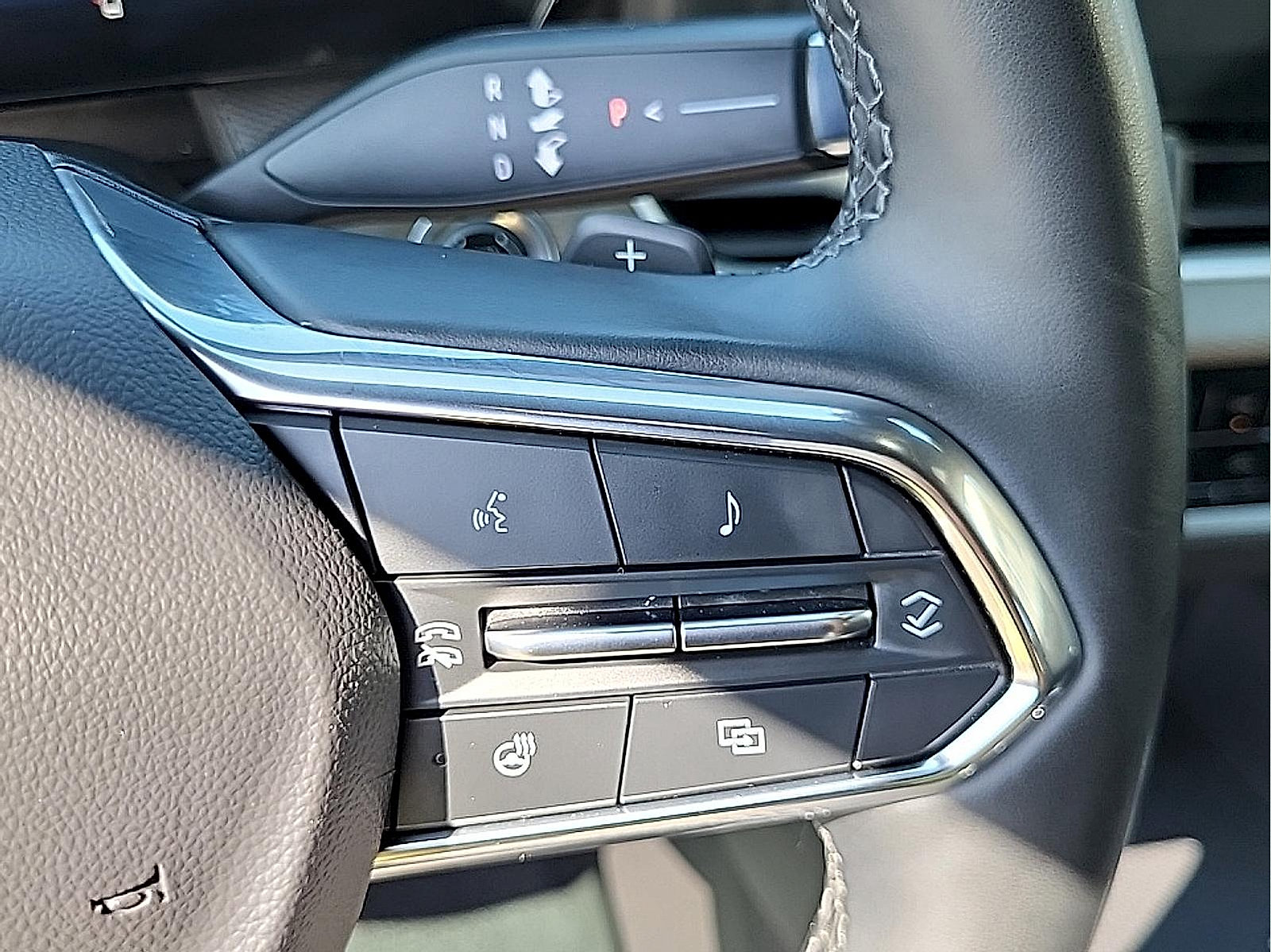 Used 2025 Chevrolet Equinox LT w/ Convenience Package II AWD/4WD image 18