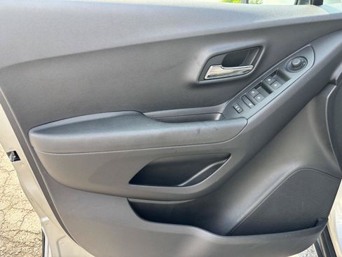 Used 2019 Chevrolet Trax LS w/ Tint and Cruise Package FWD image 14