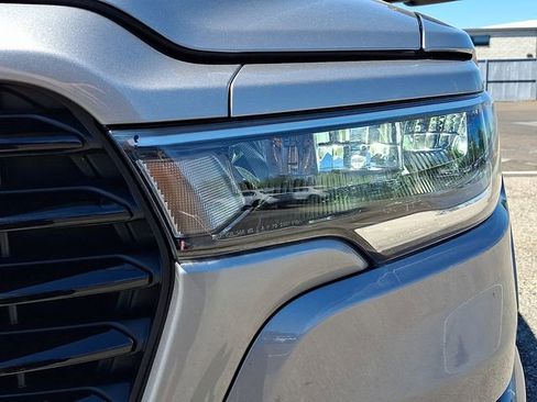 Used 2025 RAM 1500 Laramie AWD/4WD image 9