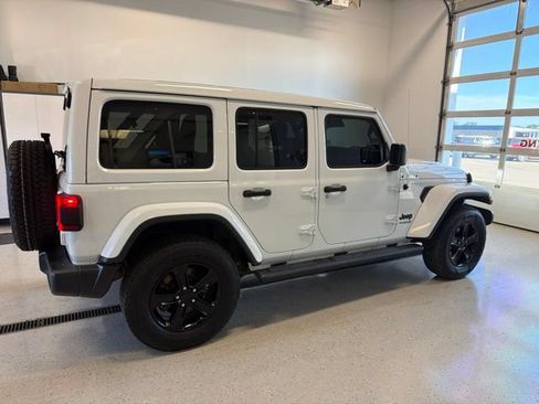 Used 2021 Jeep Wrangler Unlimited Sahara AWD/4WD image 12