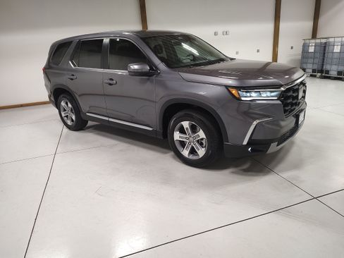 Used 2025 Honda Pilot EX-L image 2
