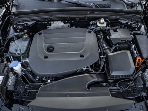 New 2026 Volvo XC40 B5 Plus w/ Protection Package Premier image 19