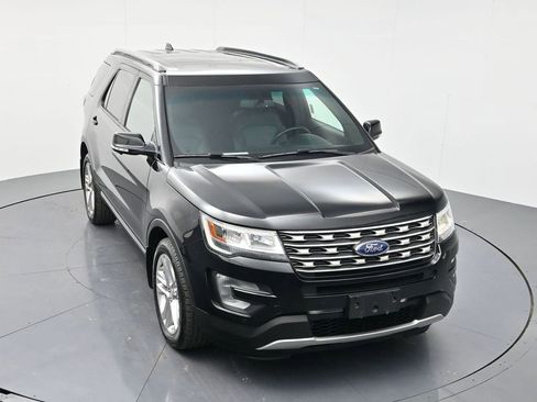 Used 2016 Ford Explorer XLT w/ Equipment Group 202A AWD/4WD image 42