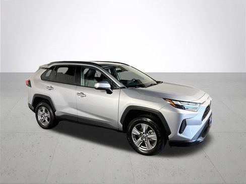 Used 2022 Toyota RAV4 XLE w/ Convenience Package AWD/4WD image 4