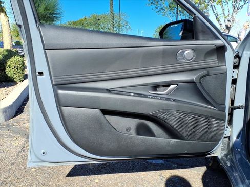 Certified 2022 Hyundai Elantra Limited image 18