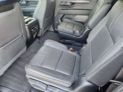 Used 2025 Chevrolet Suburban RST w/ RST Capability Package AWD/4WD image 32