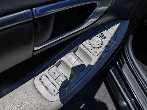 Used 2023 Hyundai Sonata SEL w/ Preferred Accessory Package FWD image 9