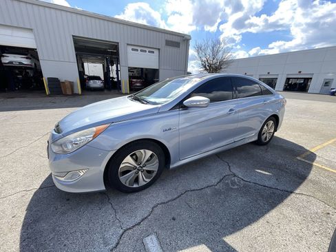 Used 2014 Hyundai Sonata Limited w/ Panoramic Sunroof Package 02 image 2