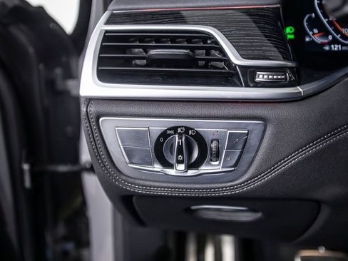 Used 2022 BMW 750i xDrive w/ M Sport Package image 37