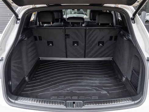 Certified 2026 Porsche Macan AWD/4WD image 38