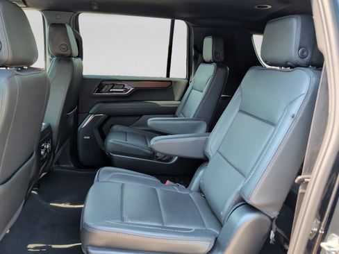 Used 2025 GMC Yukon XL Denali AWD/4WD image 31
