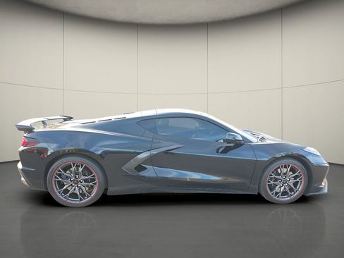 Used 2025 Chevrolet Corvette Stingray Coupe w/ Z51 Performance Package image 10