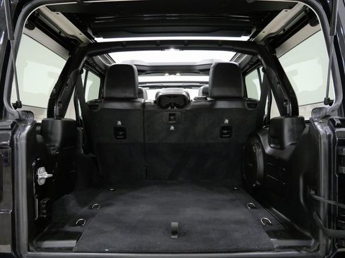 Used 2019 Jeep Wrangler Unlimited Sahara image 27