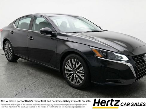 Used 2025 Nissan Altima 2.5 SV FWD image 1