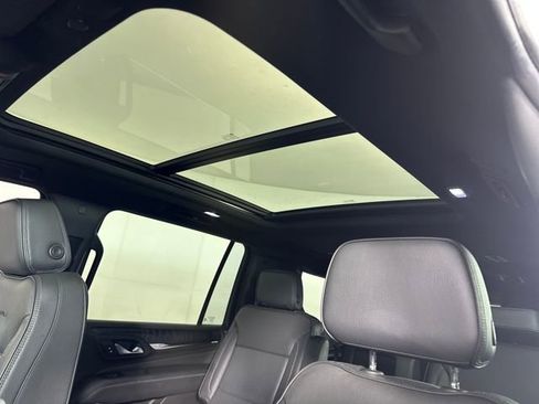 Used 2022 GMC Yukon XL Denali w/ Advanced Technology Package image 12