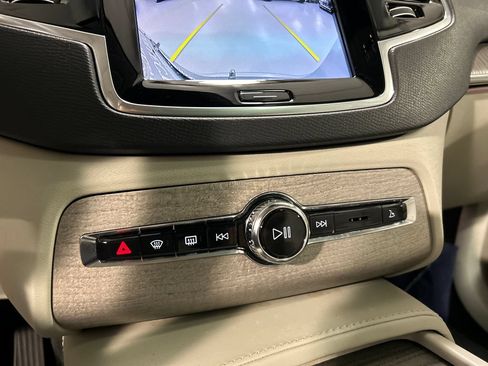 Certified 2024 Volvo XC90 T8 Plus AWD/4WD image 18