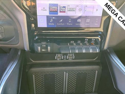 Used 2025 RAM 2500 Laramie AWD/4WD image 30