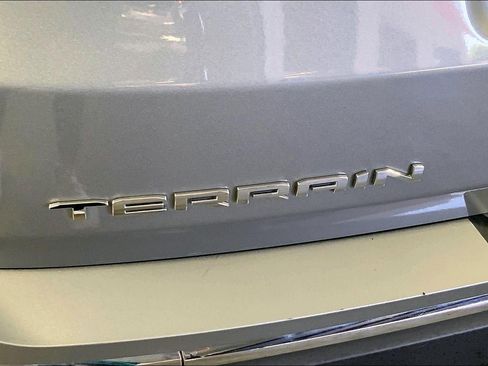 Used 2024 GMC Terrain SLT AWD/4WD image 8