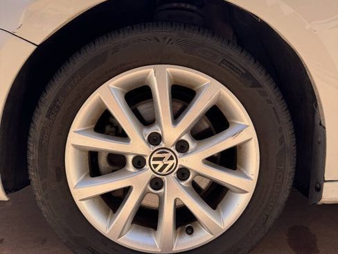 Used 2011 Volkswagen Jetta SE FWD image 30