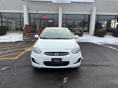 Used 2017 Hyundai Accent SE image 2
