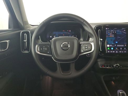 Used 2026 Volvo XC40 B4 Plus w/ Climate Package image 18
