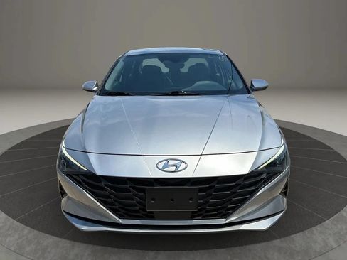 Used 2023 Hyundai Elantra SEL w/ Convenience Package FWD image 2