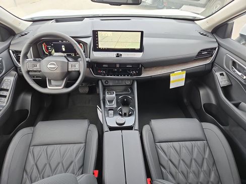 New 2026 Nissan Rogue Platinum w/ Tech Package AWD/4WD image 12