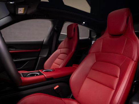 Used 2023 Porsche Taycan image 57