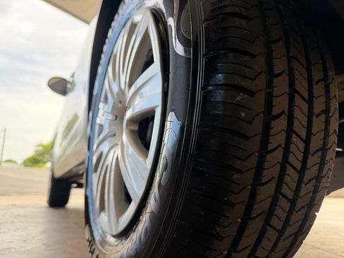 Used 2017 Volkswagen Tiguan Limited image 24