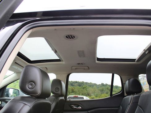 Used 2023 GMC Acadia Denali w/ Denali Ultimate Package AWD/4WD image 34