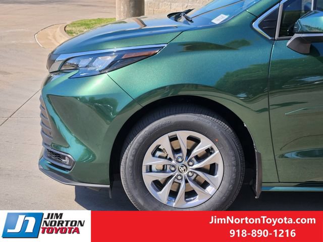 New 2026 Toyota Sienna XLE FWD image 6