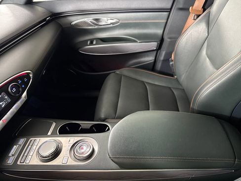 Used 2023 Genesis GV70 2.5T w/ Advanced Package image 18