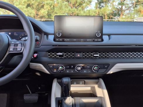 Certified 2025 Honda Accord SE image 14