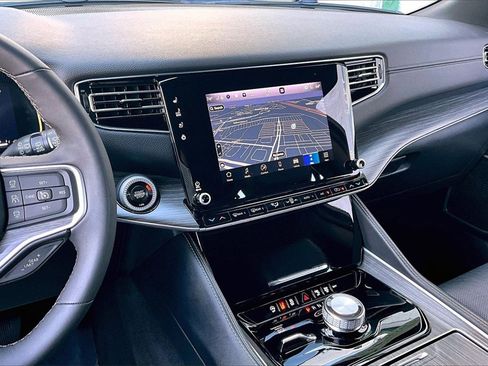 Used 2024 Jeep Wagoneer L Series II w/ Flexible Seating Group image 5