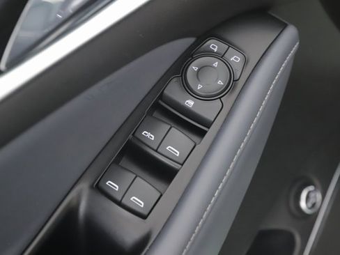 Used 2023 Buick Enclave Essence image 18