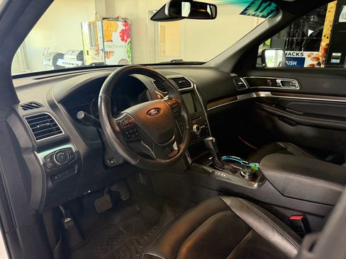 Used 2017 Ford Explorer Limited w/ Equipment Group 301A AWD/4WD image 10