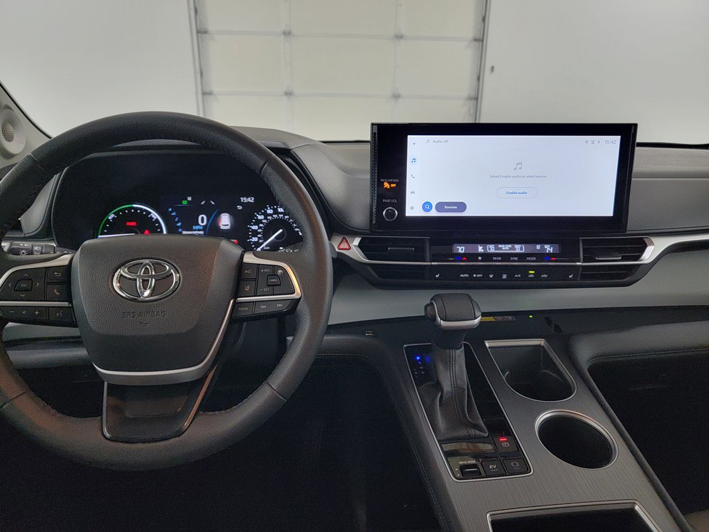Used 2025 Toyota Sienna XLE w/ XLE Plus Package AWD/4WD image 12