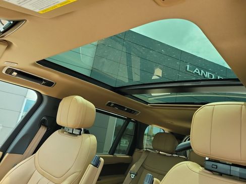 New 2026 Land Rover Range Rover Long Wheelbase SE AWD/4WD image 28