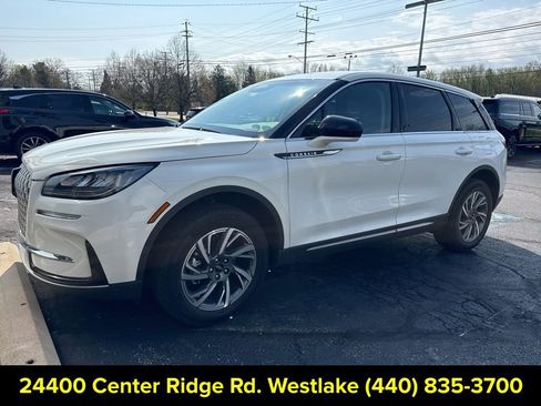 Used 2023 Lincoln Corsair AWD image 2