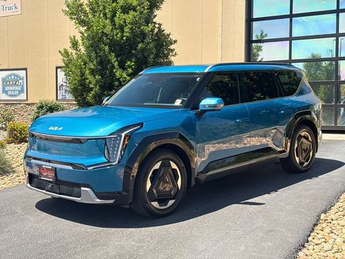 Used 2024 Kia EV9 Land w/ Towing Package AWD/4WD image 12
