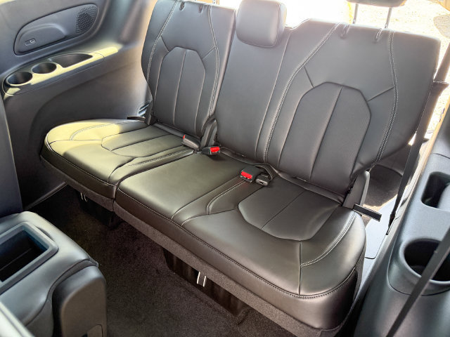 New 2026 Chrysler Pacifica Select FWD image 21