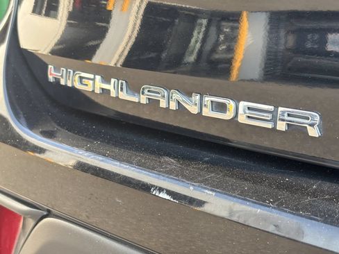 Used 2021 Toyota Highlander XLE AWD/4WD image 11