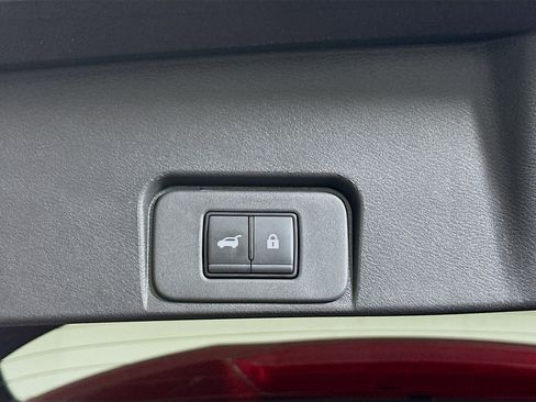 Used 2025 Nissan Rogue SV AWD/4WD image 30